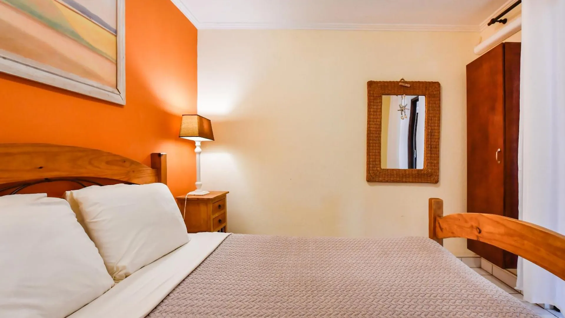Brisas Studio Apartments (Adults Only) 팜비치 아루바