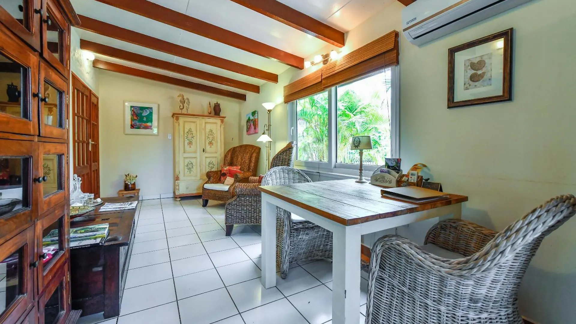 Brisas Studio Apartments (Adults Only) 팜비치