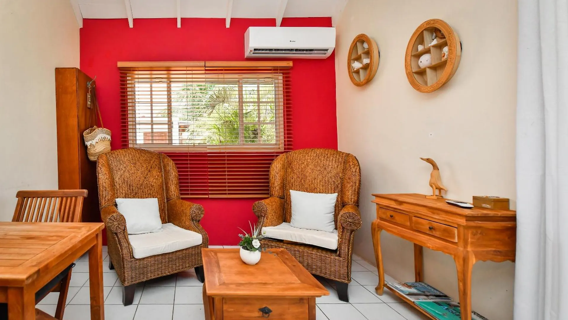 Brisas Studio Apartments (Adults Only) 팜비치